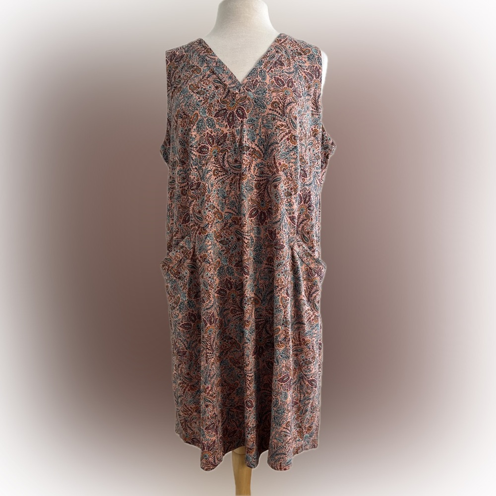 JJill Sleeveless Knit Dress. NWT. Size L. Peachy/pink with blue & rust design.